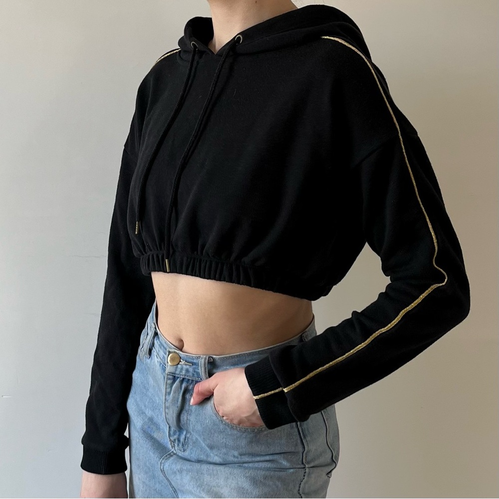 ⭐️ cropped hoodie with gold trim - Picture 2 of 3